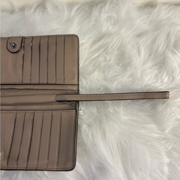 Coach Mauve Appliqué Floral Wallet/Wristlet Stone - Picture 9 of 10